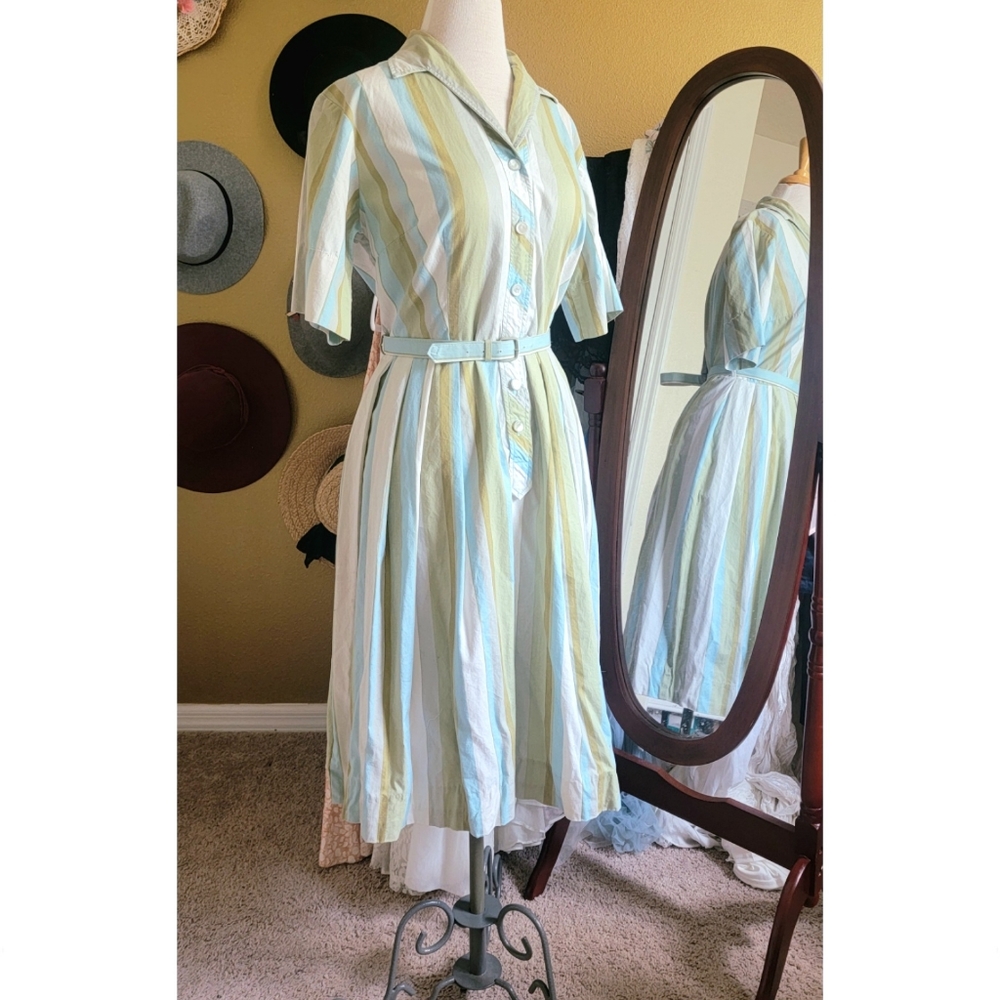 *Beautiful Vintage Stripped Spring Midi Dress* - Picture 3 of 9
